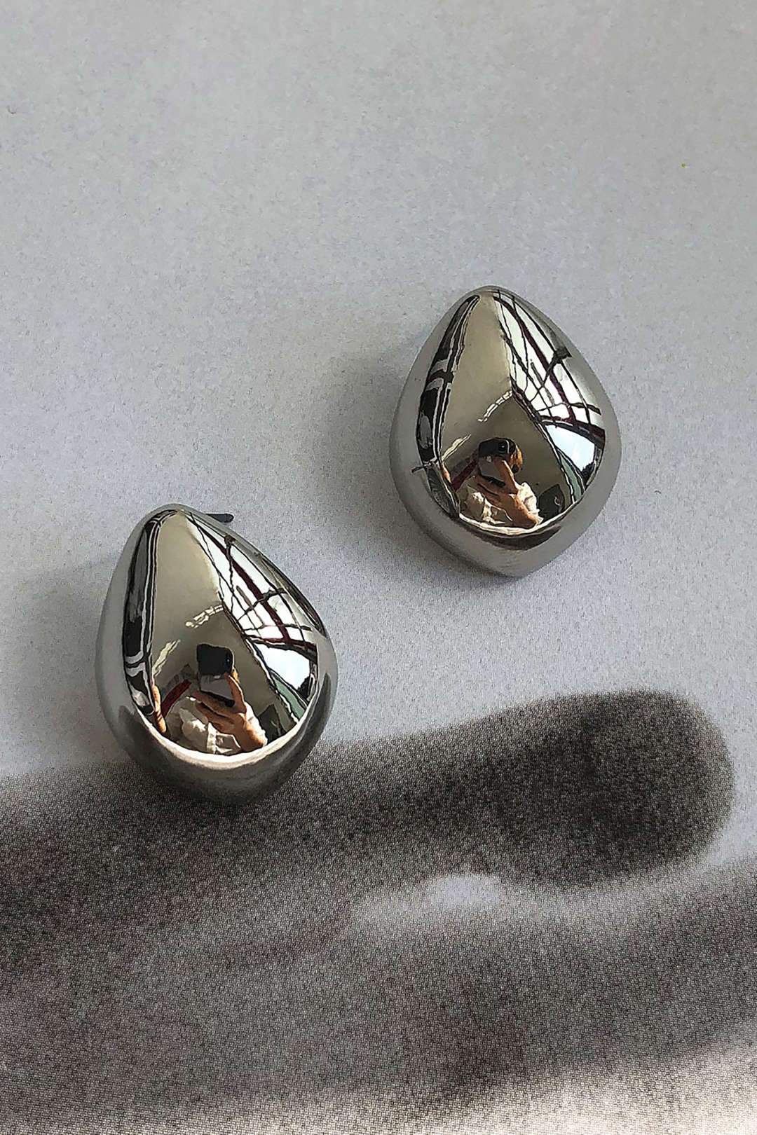 Pendientes Metálicos en Forma de Gota