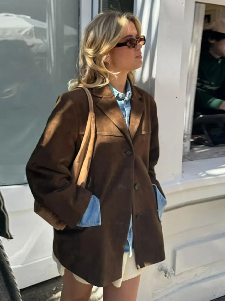 Ronia – Oversized Suède Jas Met Knopen