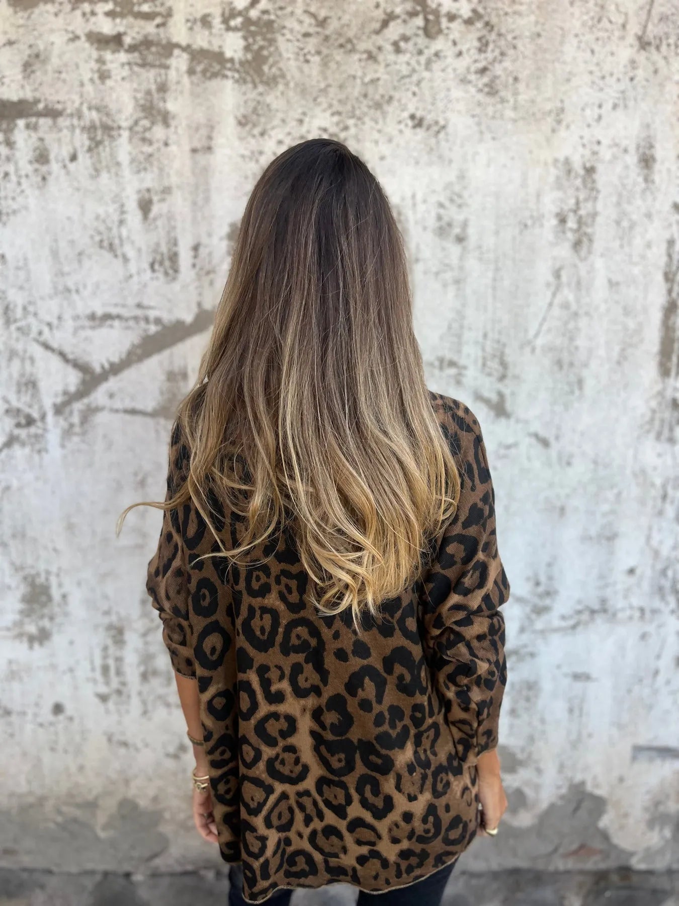 Swantje - Blusa Redonda Con Cuello y Estampado De Leopardo | 1+1 Gratis